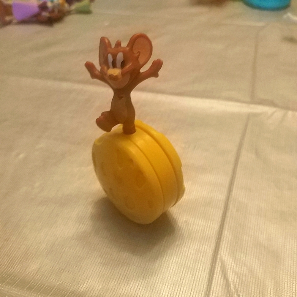 10/$10 Jerry Mouse on Cheese Wheel Toy